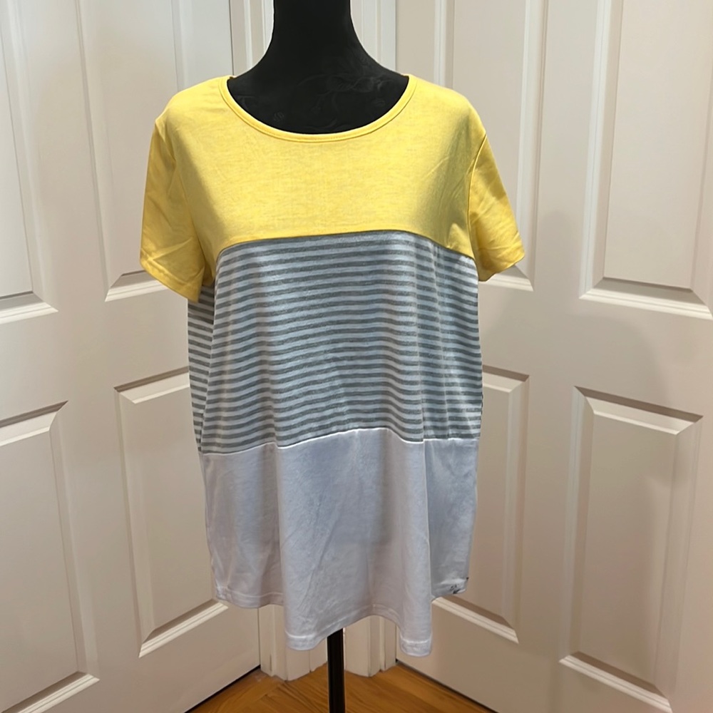 YunJey, woman’s, yellow, gray & white short sleeve t-shirt. Size large.